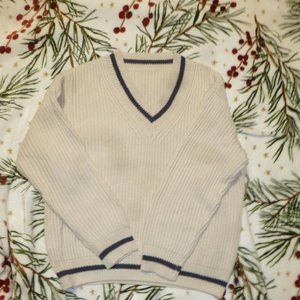 Women's Super soft V-neck  Ribbed  Knitted White Sweater Sz M( 6 US)